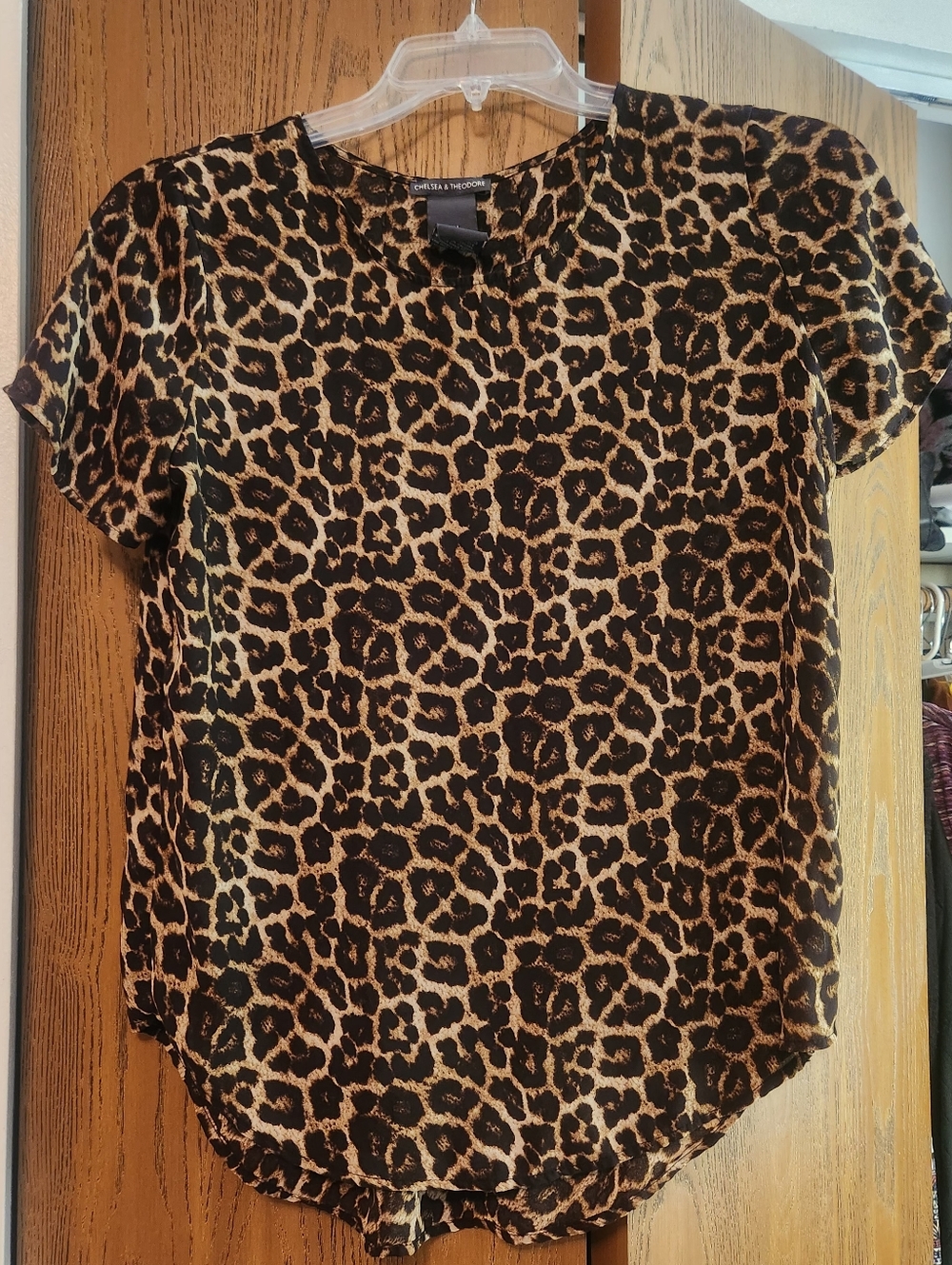 🚨BOGO🚨Chelsea & Theodore Leopard Print Short Sleeve Top - Brown & Black - Picture 3 of 5